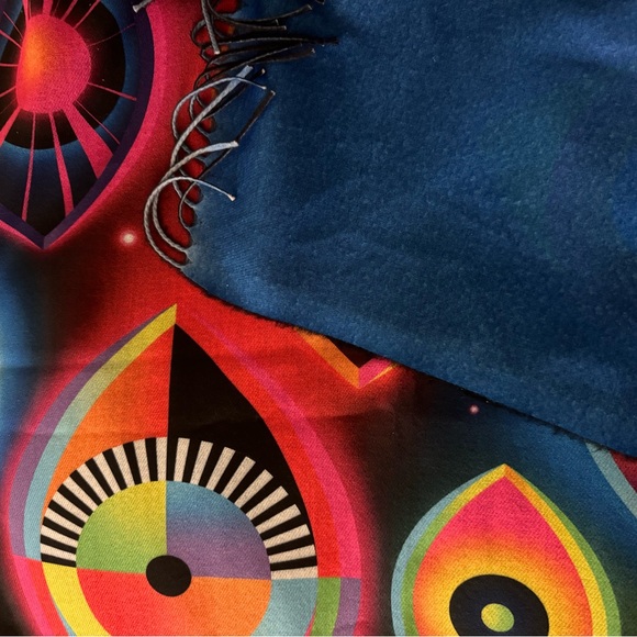 Insomniac EDC Pashminana Scarf Blanket - Picture 4 of 7